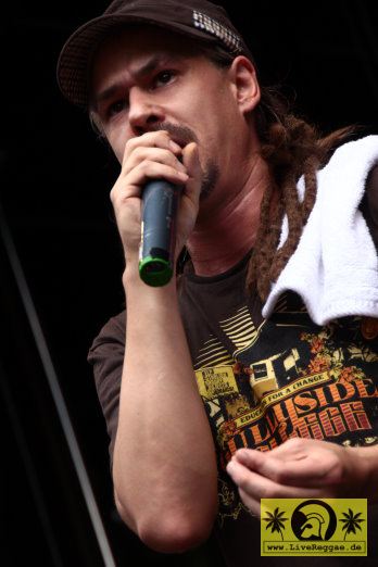 Ganjaman (D) with The Evolution Band - 10 Jahre Ganjaman beim Reggae Jam - 17. Reggae Jam, Bersenbrueck 06. August 2011 (35).JPG